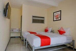 Standard Twin Room | Desk, free WiFi, bed sheets - OYO 1289 Cbr Residence (Malang)