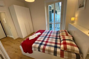 2 bedrooms, iron/ironing board, free WiFi, bed sheets - Bright apartment overlooking the river and Tuscan hills (Firenze)