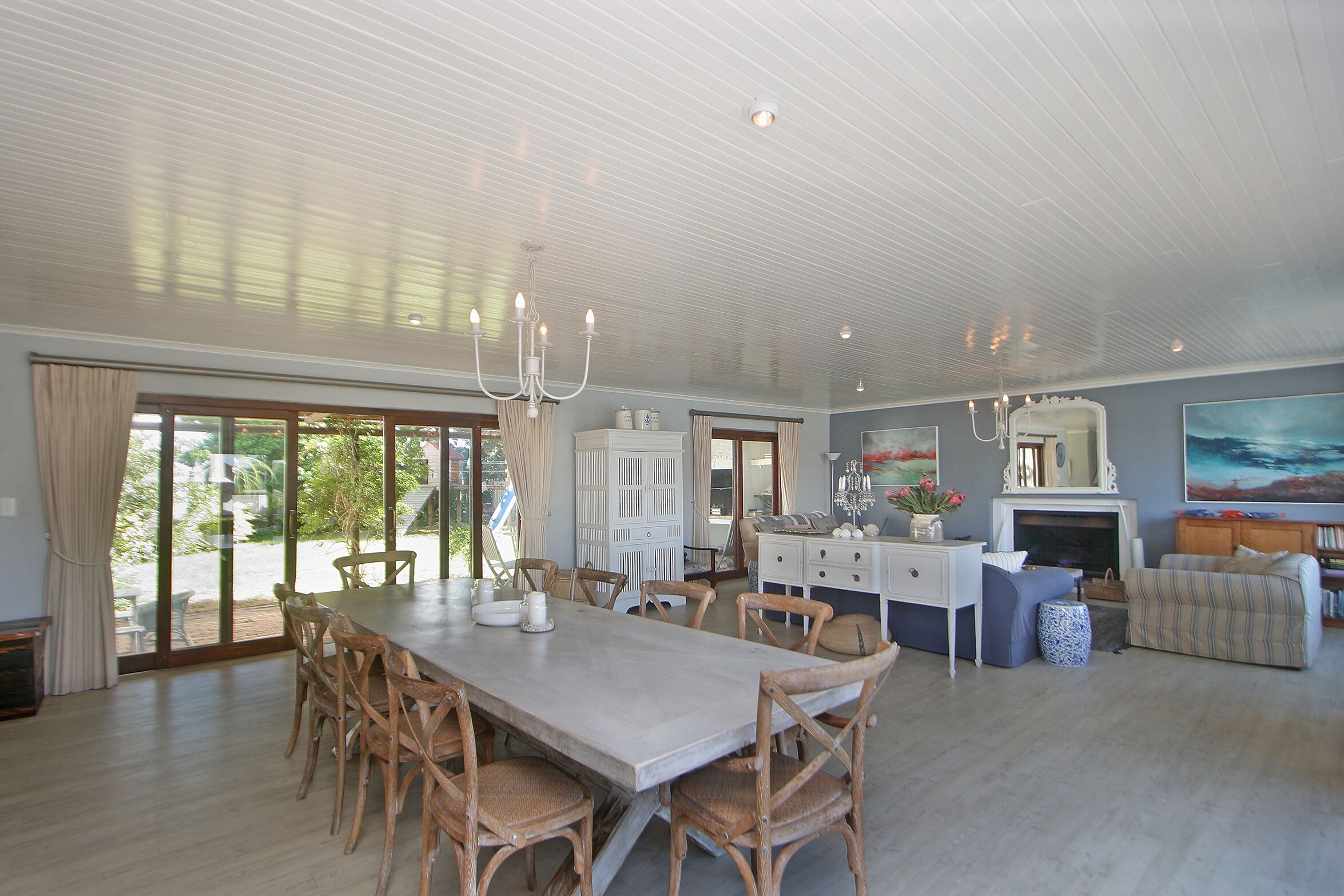 Nhà (4 Bedrooms) | Khu vực ăn uống tại phòng