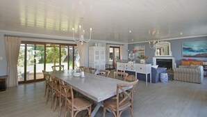 House (4 Bedrooms) | Makan dalam bilik
