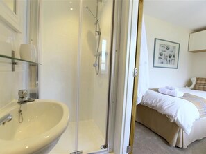 Cottage | Bathroom - Old Groom's Cottage (Witney)