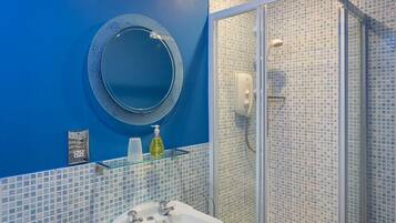 Cottage | Bathroom | Shower