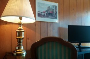 Habitación básica con 1 cama matrimonial o 2 individuales | Área de sala de estar