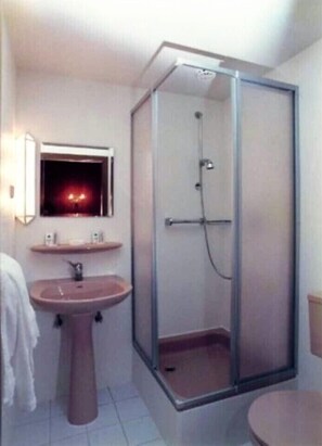 Basic Double or Twin Room | Bathroom - Motel Zur goldenen Krone (Teterow)
