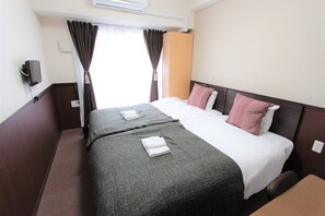 Free WiFi, bed sheets - Hifumi (Osaka)