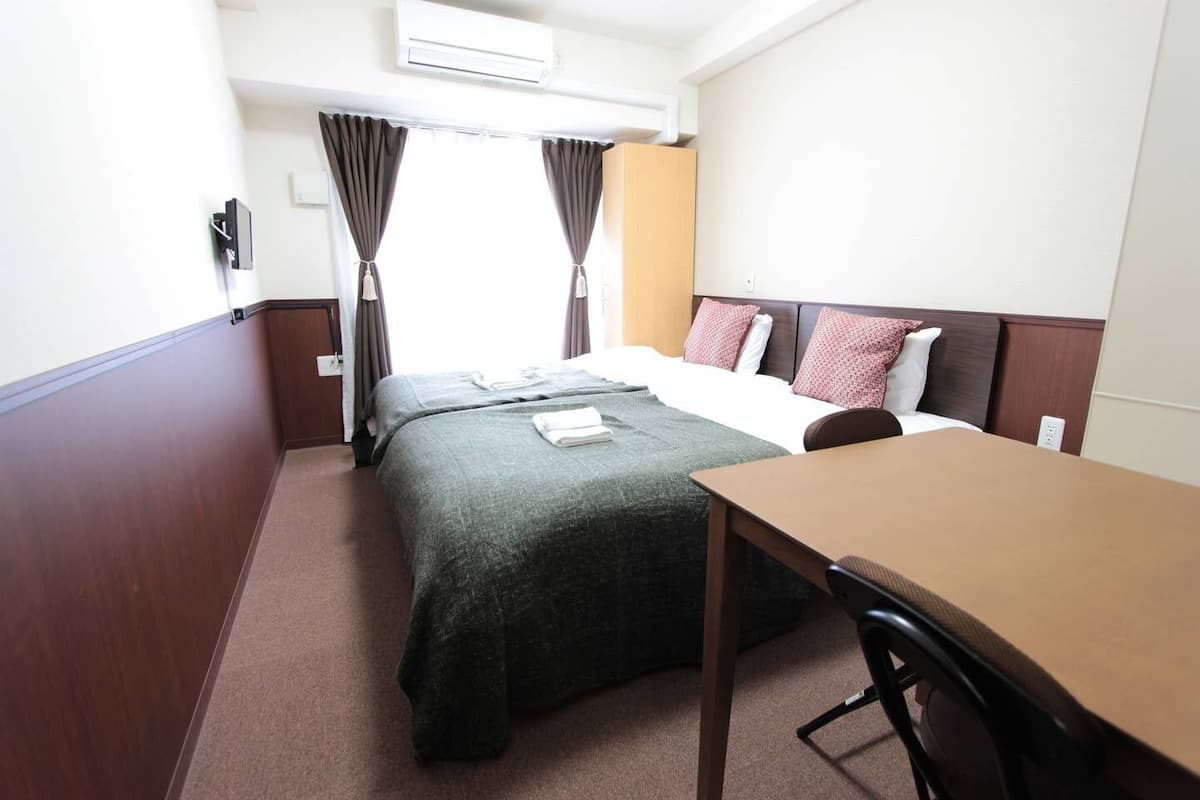 Wifi gratis y ropa de cama