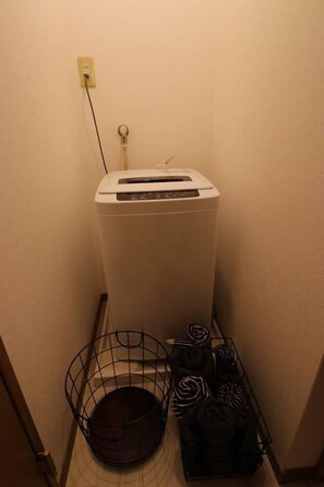 Combined shower/bathtub, deep-soaking bathtub, hair dryer, towels - Arita Daikoku (Osaka)