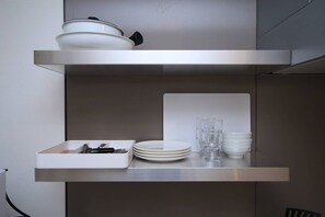 Fridge, microwave, stovetop, electric kettle - Prosper Rainbow Villa (Osaka)