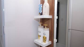 Combined shower/tub, deep soaking tub, hair dryer, towels