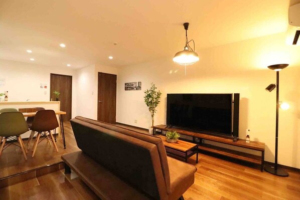 Apartment, 3 Bedrooms (1) | Living area | TV - Sky Terrace Kujyo (Osaka)