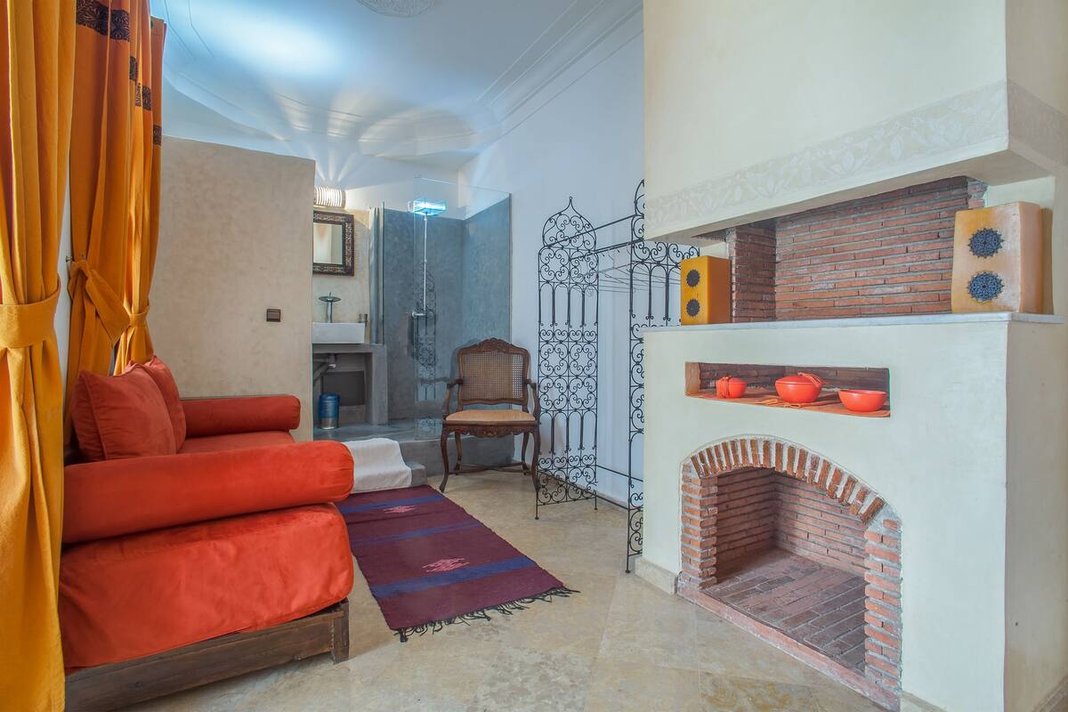 Suite, Ensuite | In-room safe, iron/ironing board (on request), free WiFi