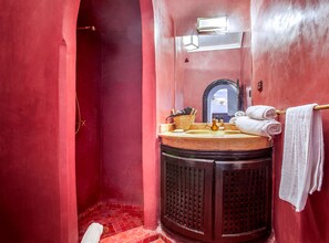 Suite, Ensuite | Bilik Mandi | Pancuran mandi, kelengkapan dandanan diri percuma, pengering rambut 