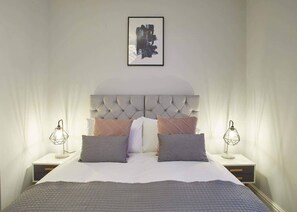 1 habitación, tabla de planchar con plancha, wifi gratis y ropa de cama 