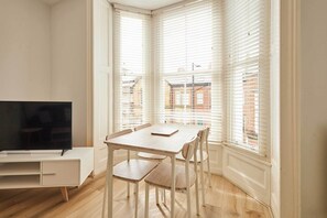 Dining - Host & Stay | The Normanby (Whitby)
