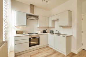 Fridge, microwave, oven, stovetop - Host & Stay | The Normanby (Whitby)