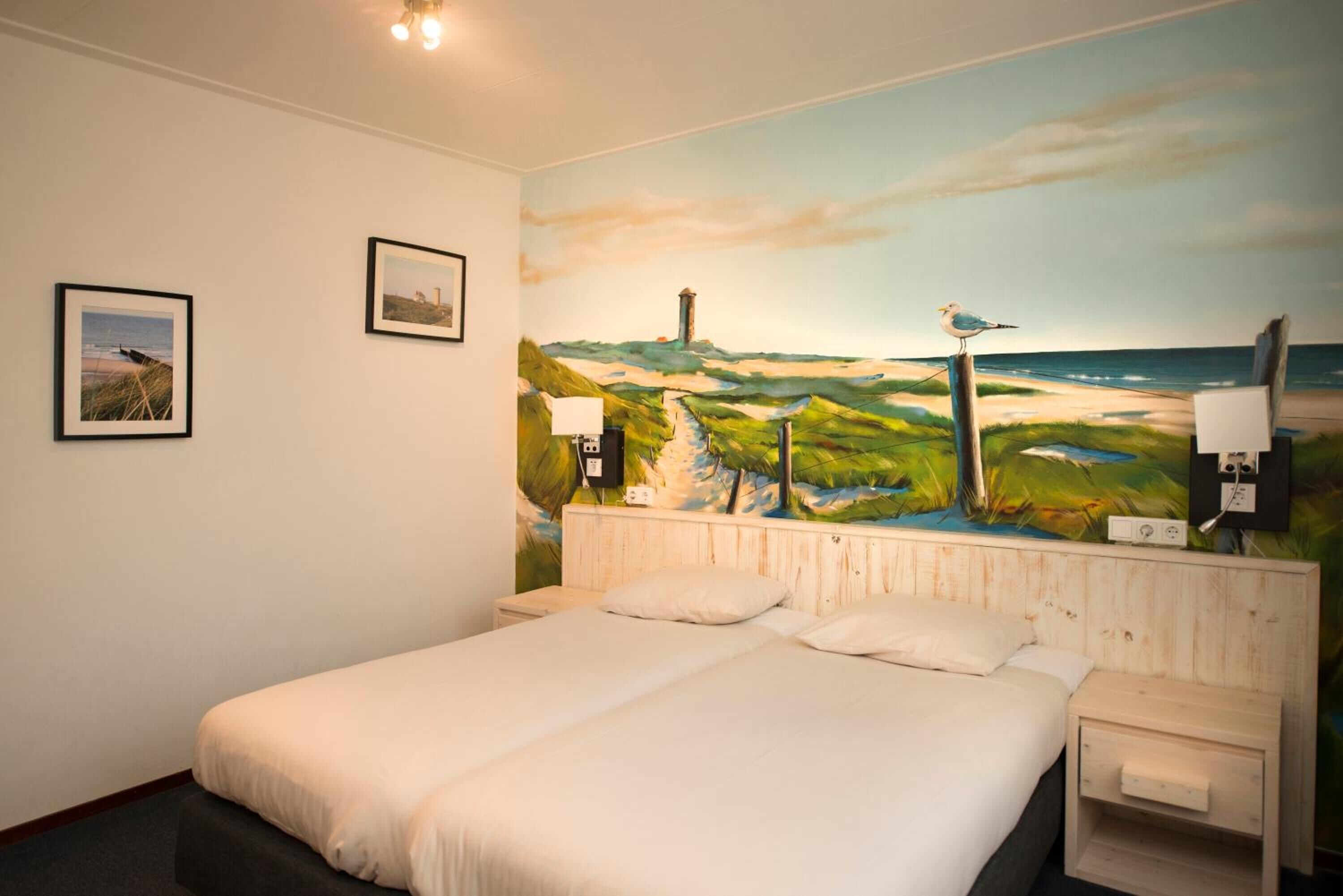 standard single room | in-room safe, blackout curtains, free wifi, bed sheets