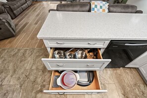 Interior - Beachy Keen/Updated Villa w/ Pool+1.5mi to Beach (Surfside Beach)