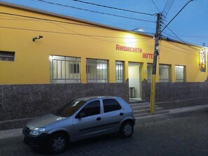 Fachada del alojamiento - Noche