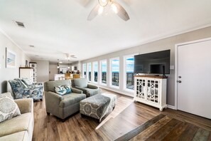 Smart TV, DVD player, videoteca