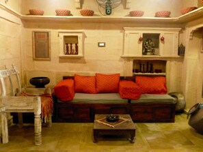 Living room - Moustache Hamari Haveli (Jaisalmer)