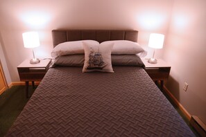 5 Schlafzimmer, Schreibtisch, Bügeleisen/Bügelbrett, kostenloses WLAN