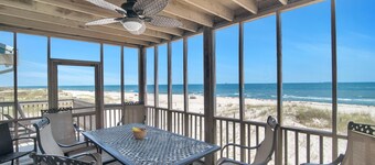 Beautiful private home. All Bedrooms face the Gulf!