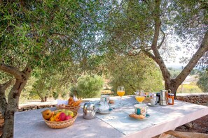 Outdoor dining - Trulli Complex with private swimming pool (Ostuni)