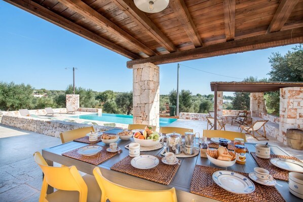 Outdoor dining - Trulli Complex with private swimming pool (Ostuni)