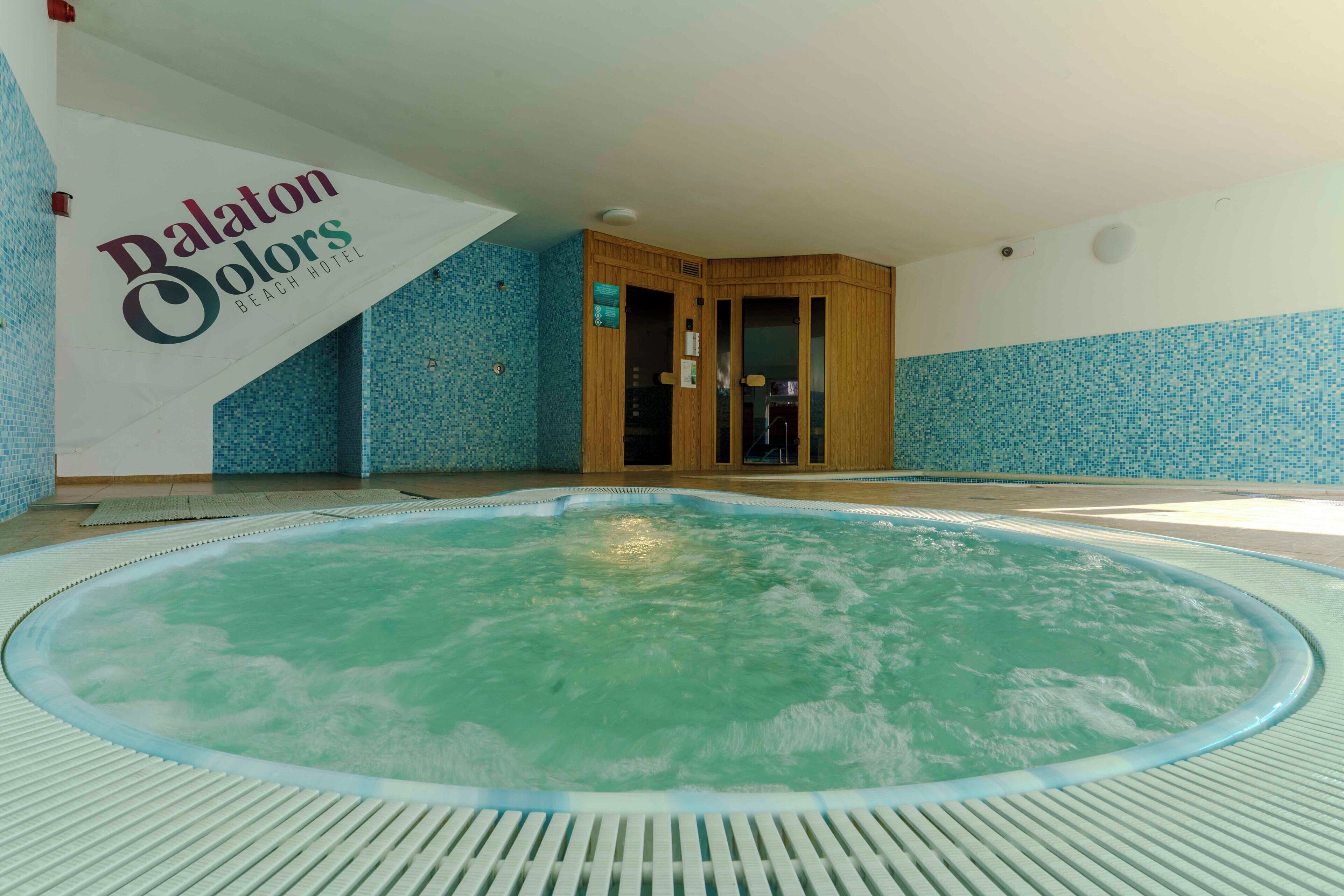 Indoor spa tub