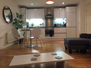 Interior - Hunsaker Suite, Reading Serviced Apartment (Reading)