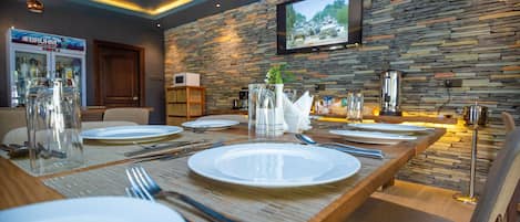 Spécialités Cuisine locale et internationale
