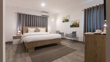 Executive Room, 1 Queen Bed | Premium bedding, Select Comfort beds, in-room safe, desk