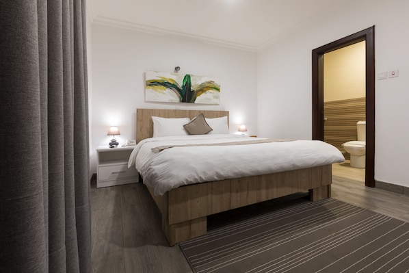 Phòng Tiêu chuẩn, 1 giường cỡ queen, tủ lạnh, khu vực vườn | Bộ đồ giường cao cấp, nệm Select Comfort, két bảo mật tại phòng, bàn