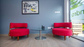 Coin salon dans le hall