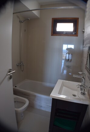 Ensemble douche/baignoire, douche à « effet pluie »