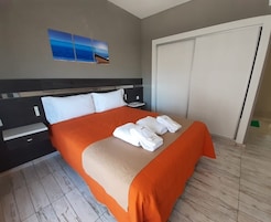 Caja de seguridad en la habitación y cortinas blackout