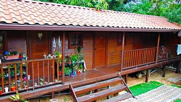 Cabin, Shared Bathroom | Premium bedding, desk, laptop workspace, iron/ironing board