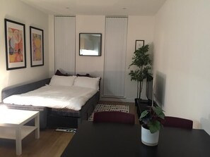 2 bedrooms, iron/ironing board, Internet, bed sheets - 3Bed/ 2Bath Sleep 6 ❤️Parking ⭐️Gym ⭐️Town Centre (Bracknell)