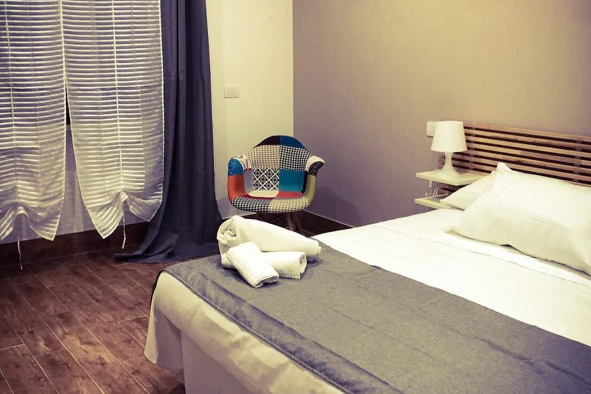 Blackout drapes, soundproofing, free WiFi, bed sheets