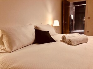 2 soverom, strykejern/-brett, internettilgang og sengetøy