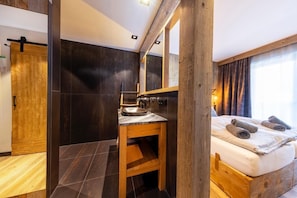Basic Double Room | In-room safe, desk, laptop workspace, blackout drapes