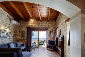 Smart TV, fireplace, DVD player