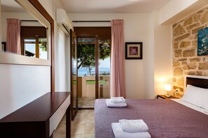 3 bedrooms, in-room safe, desk, iron/ironing board