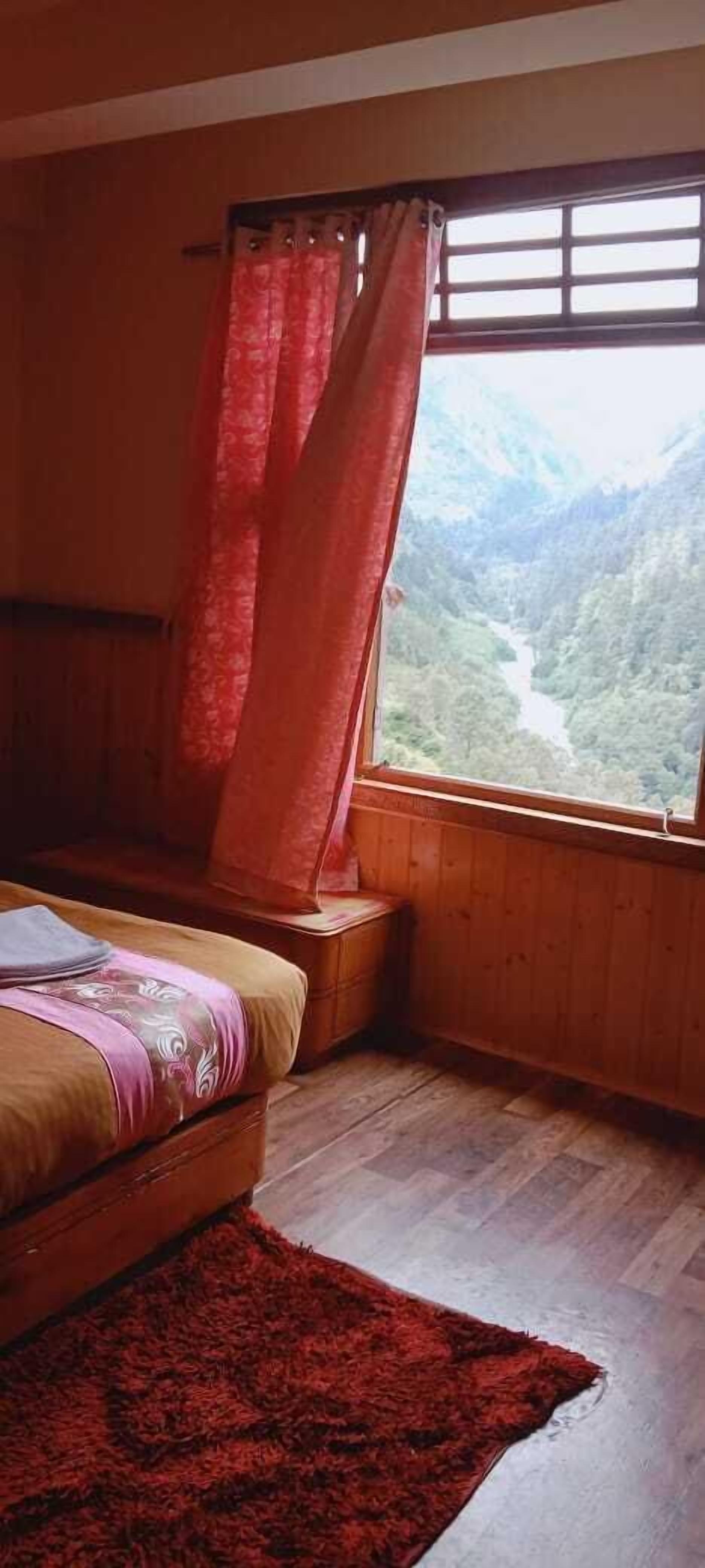 Family Suite | Individually decorated, individually furnished, free WiFi, bed sheets