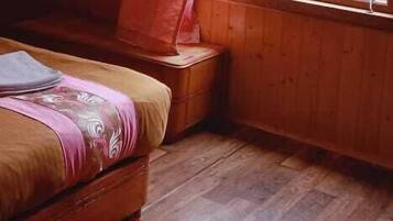 Family Suite | Individually decorated, individually furnished, free WiFi, bed sheets