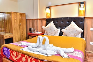 Suite familiar | Decoración personalizada, muebles diferentes y wifi gratis