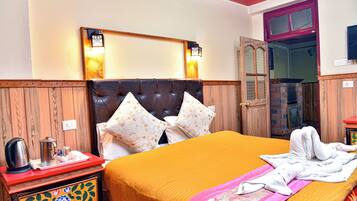 Family Suite | Individually decorated, individually furnished, free WiFi, bed sheets
