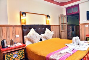 Family Suite | Individually decorated, individually furnished, free WiFi, bed sheets