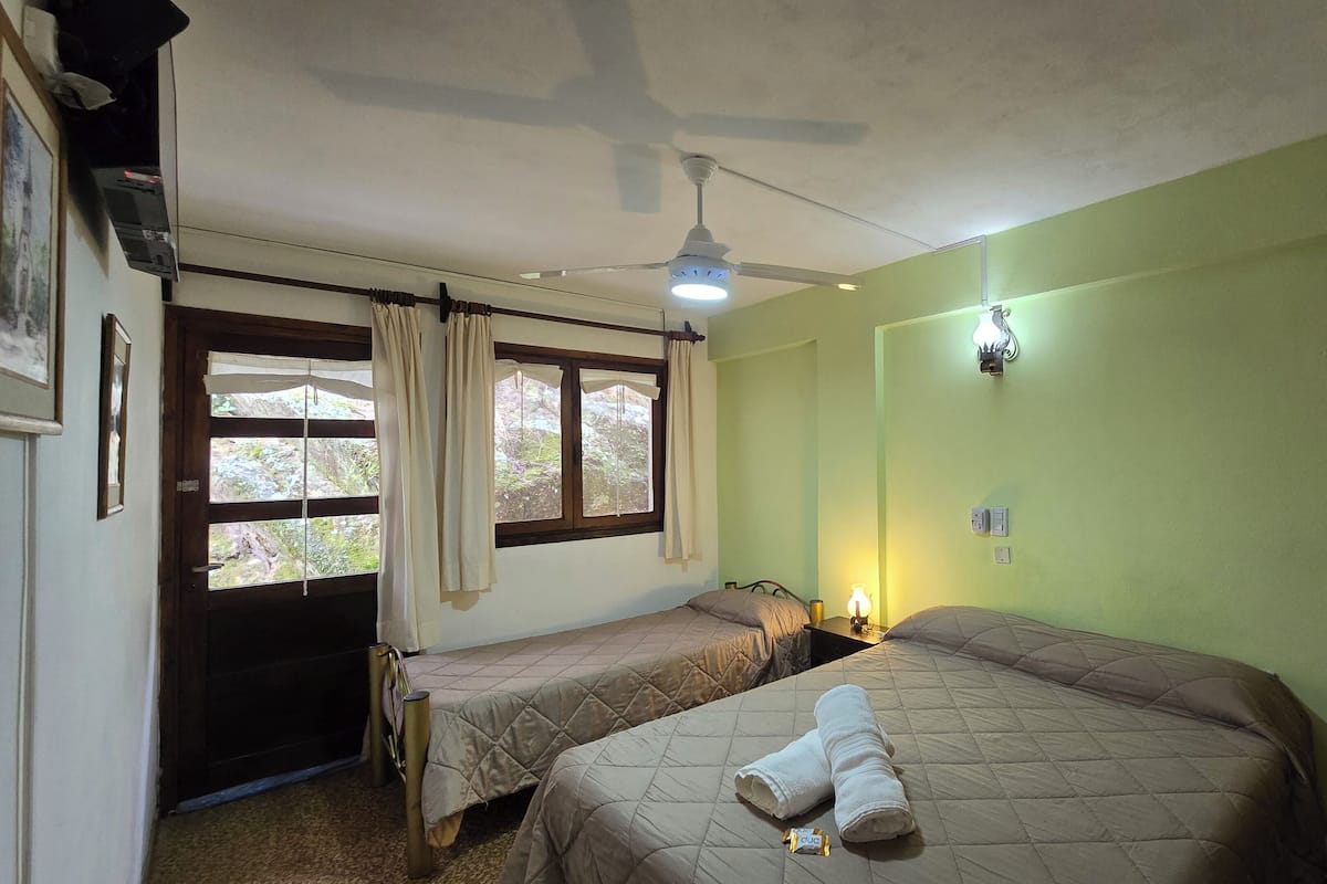 Triple Room (No View) | Free WiFi, bed sheets