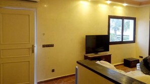 Apartment, 2 Bedrooms | Television - Marina de plage (Allyene)